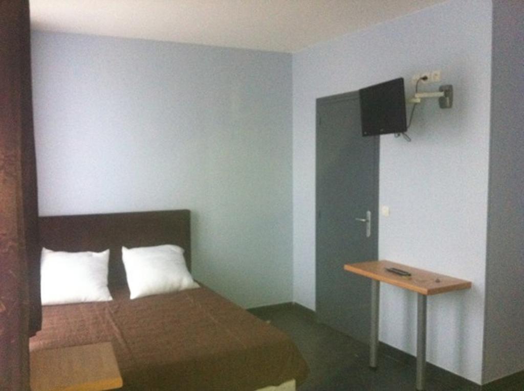 Hotel Moderne Nanterre Luaran gambar