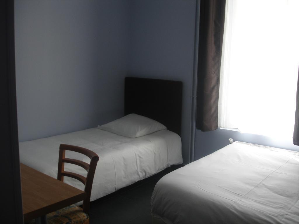 Hotel Moderne Nanterre Luaran gambar